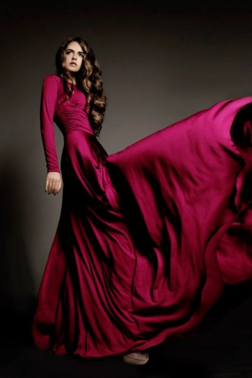Роскошное бордовое платье